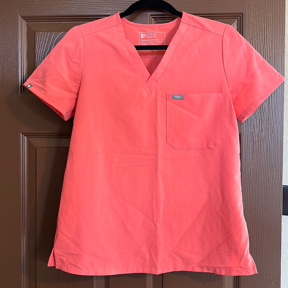 Coral FIGS scrub top size Small